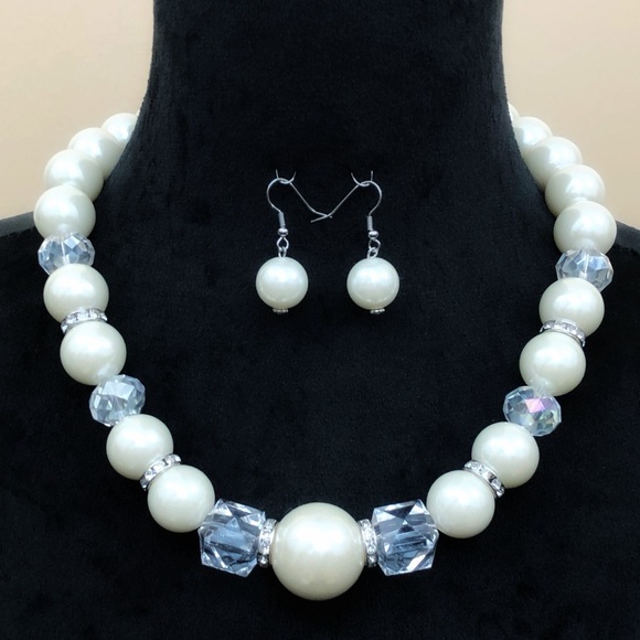 Chunky Pearl, Glass & Acrylic Beaded Statement Necklace & Earrings Set - Picture 1 of 4